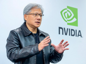 黃仁勳中國夢失算？北京鐵了心不用輝達晶片，謝金河：恐被Google超車，面臨市場重新評價危機